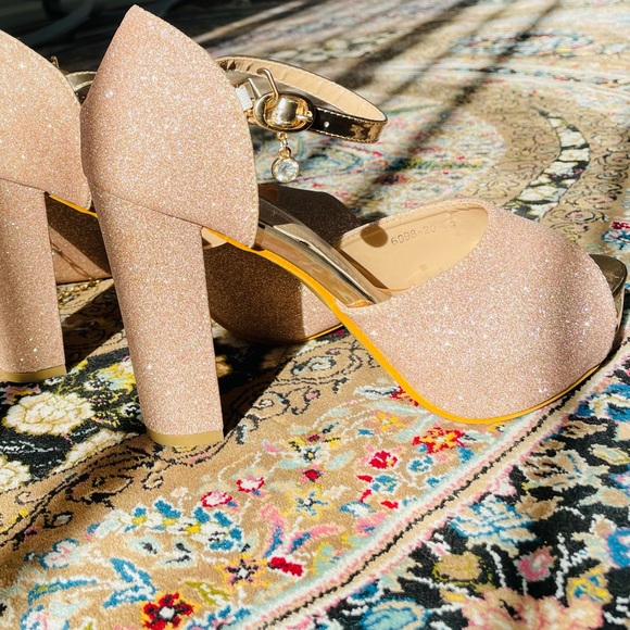 Glittery heels with matching purse - Picture 7 of 8